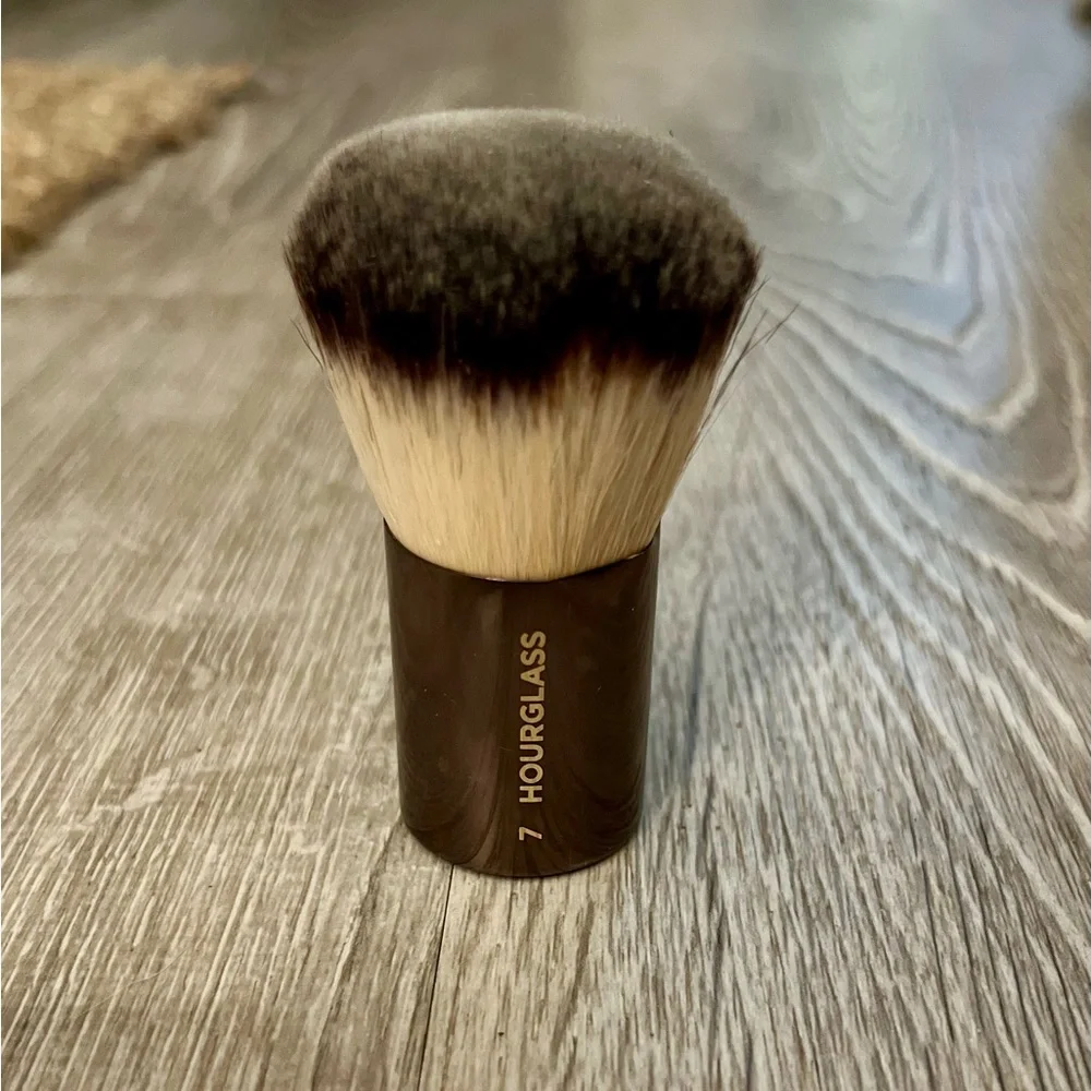 Hourglass No 7 Finishing Brush